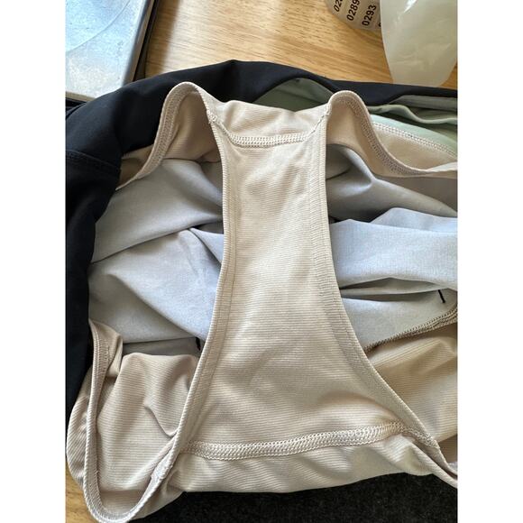 Lululemon Women's Run Times Short 4" Pretty Prism Multi / Black, Size 6, EUC - Picture 4 of 5